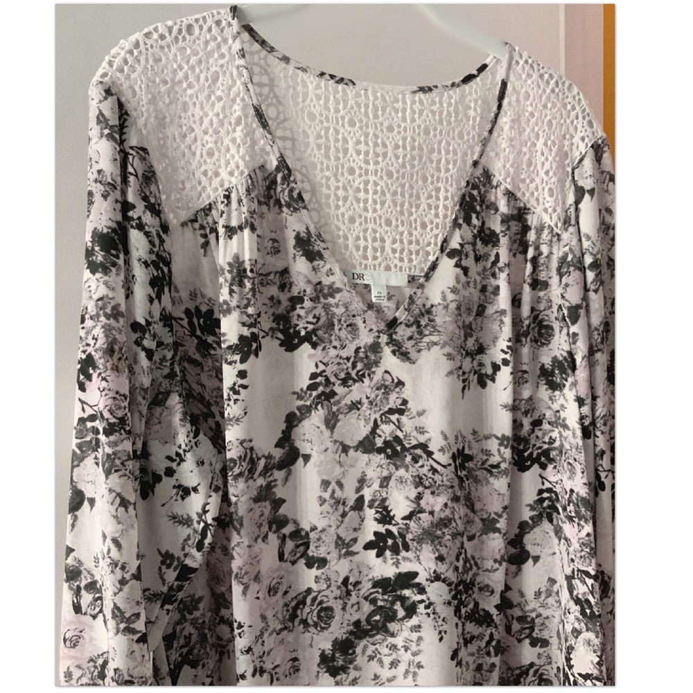 Daniel Rainn Blouse 🖤 - Picture 3 of 8